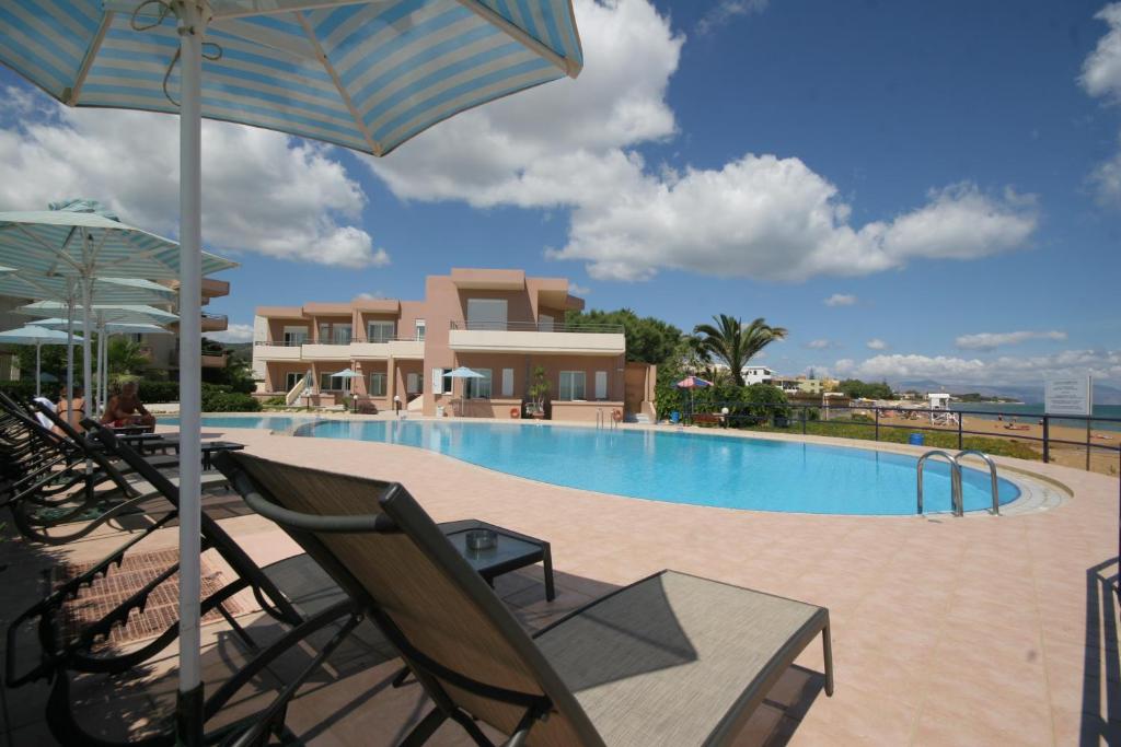 Bazén v ubytování Phaedra Hotel nebo v jeho okolí