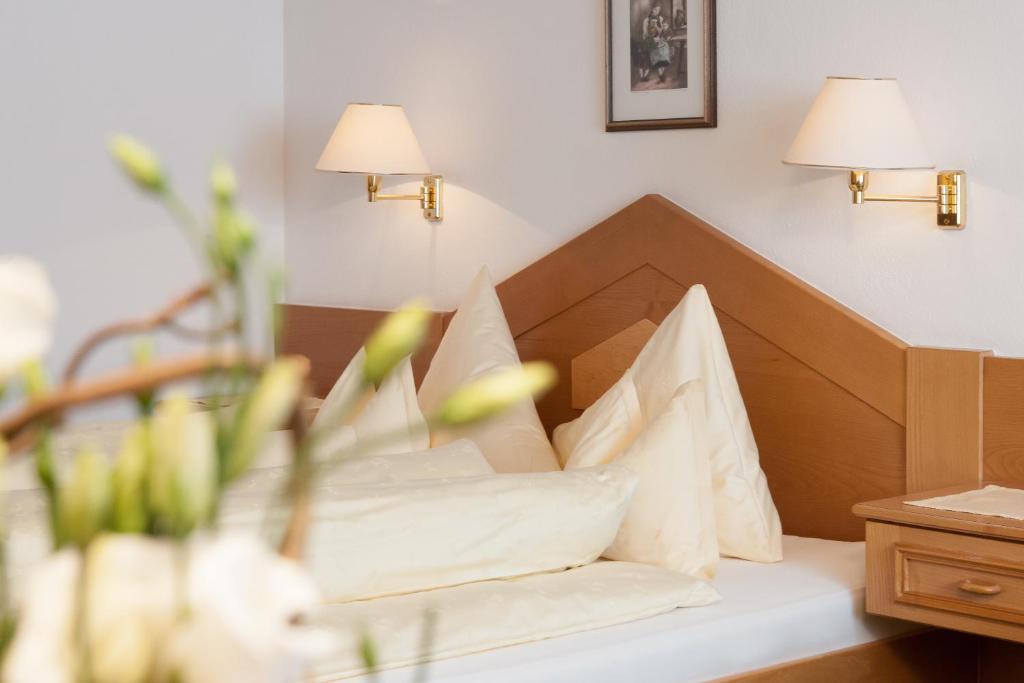 Postel nebo postele na pokoji v ubytování Hotel Jagdhof Bed & Breakfast
