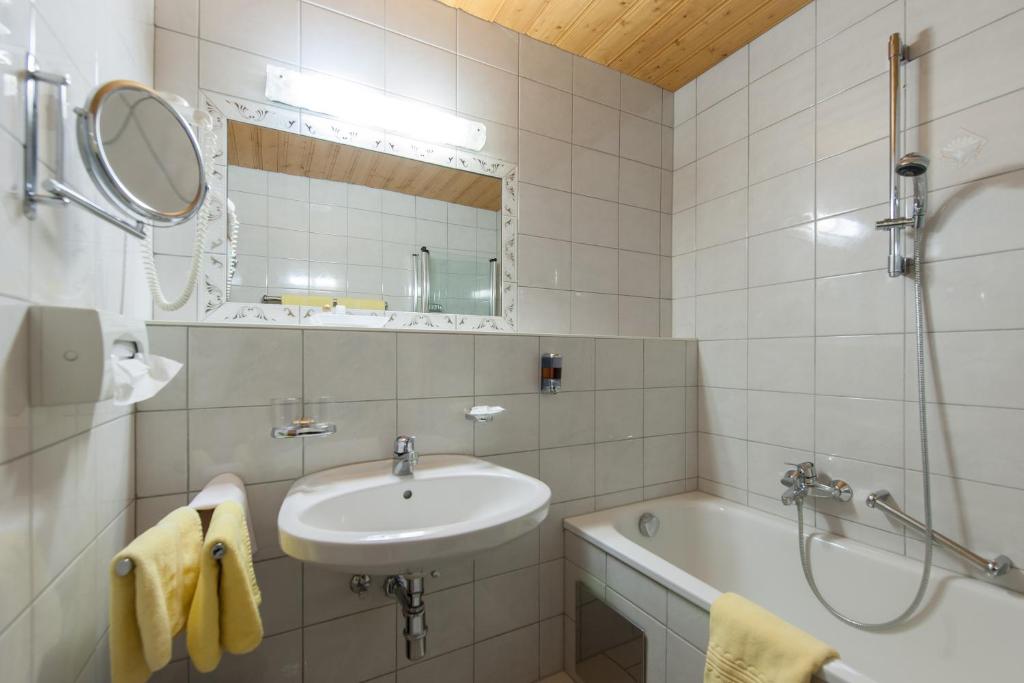 Koupelna v ubytování Hotel Jagdhof Bed & Breakfast