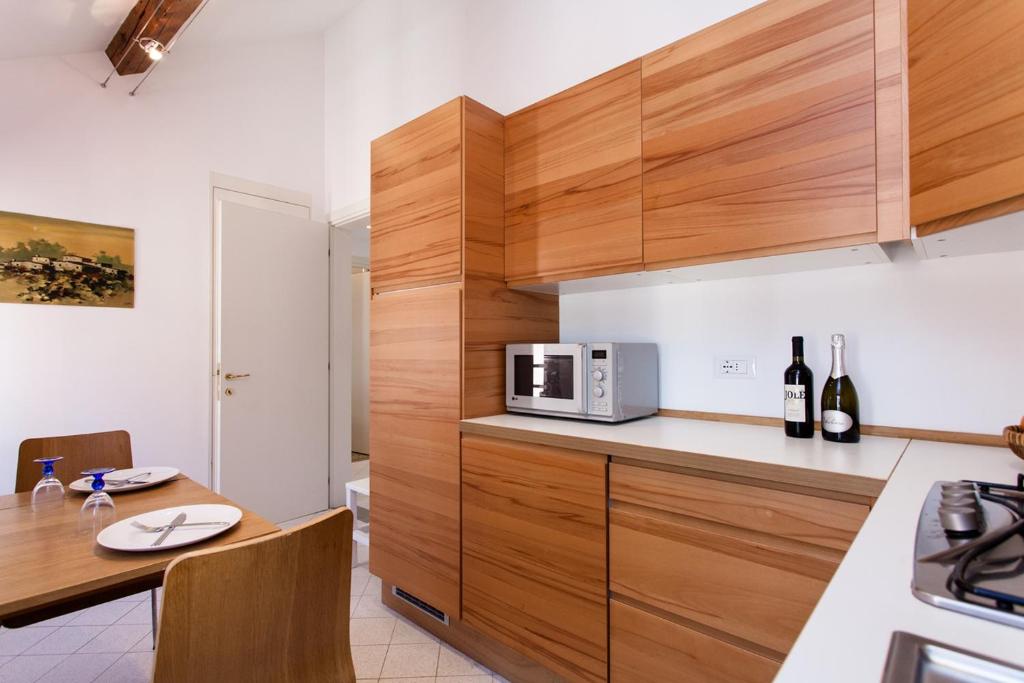 Kuchyň nebo kuchyňský kout v ubytování Prince Apartments