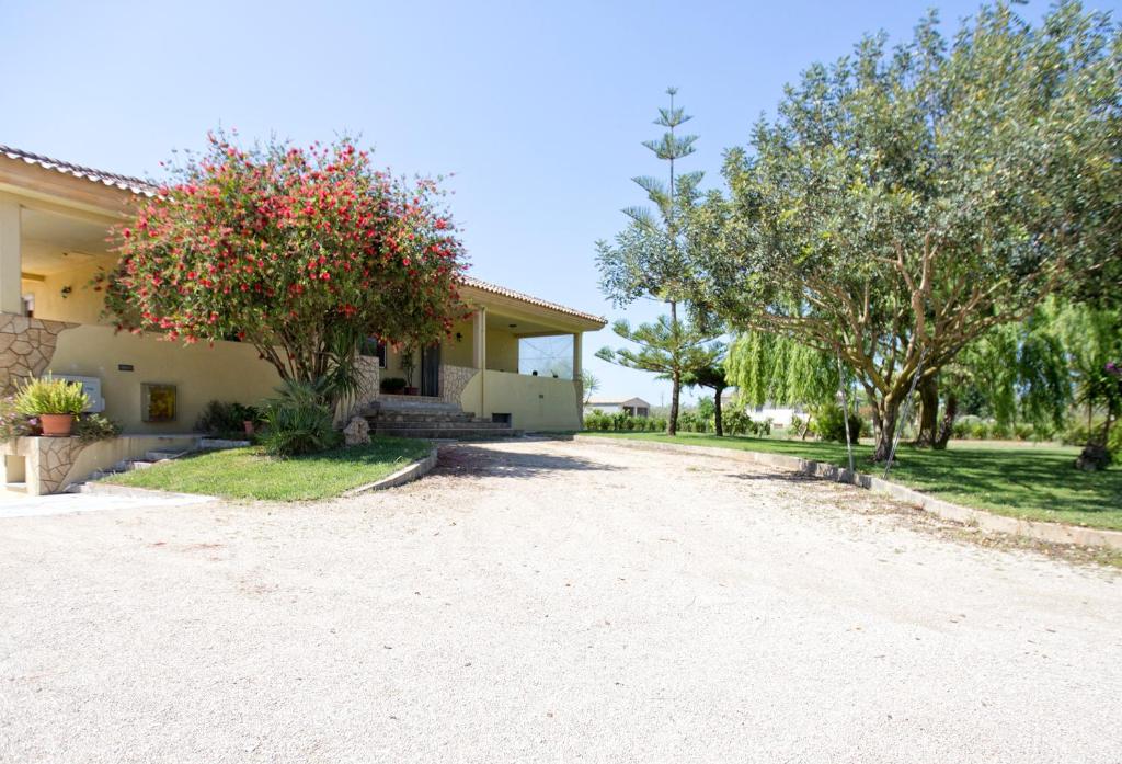 a house with a dirt driveway in front of it at D&V Casa-Sea in Alghero