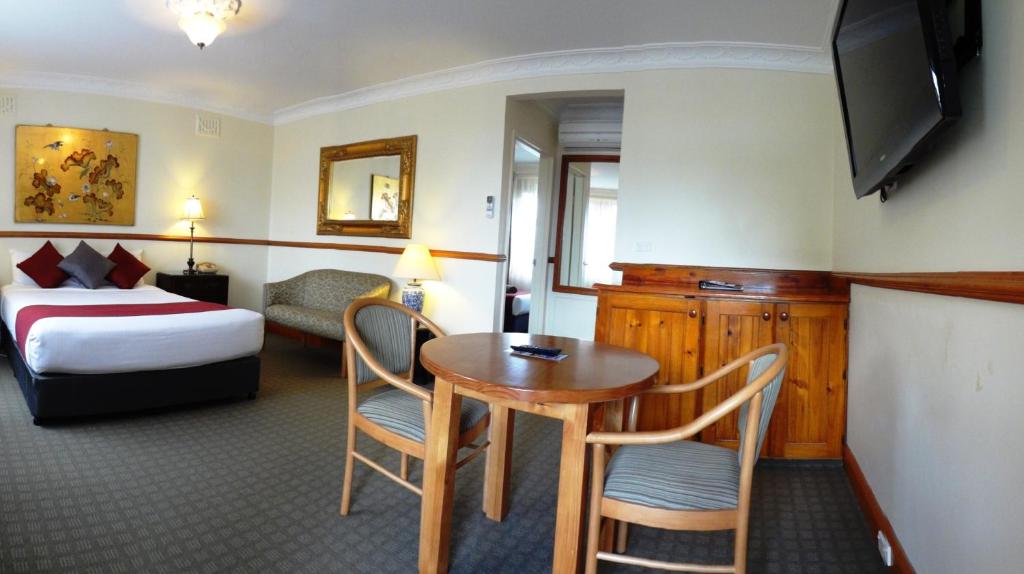 Postel nebo postele na pokoji v ubytování Three Explorers Motel