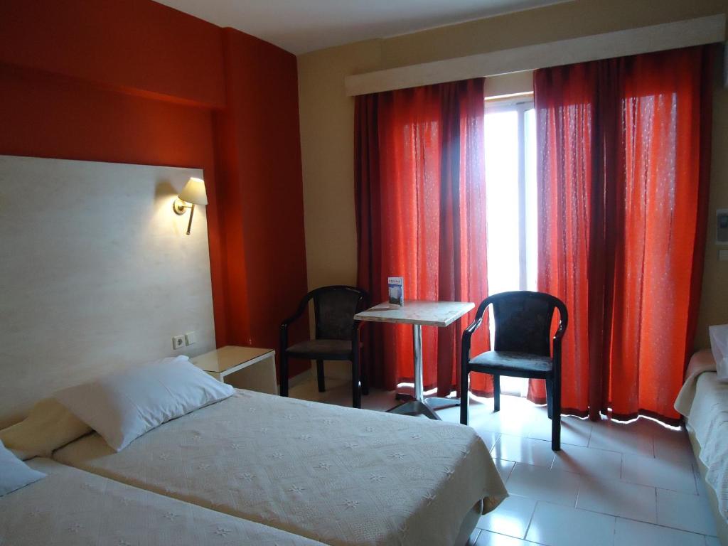 Postel nebo postele na pokoji v ubytování Helena Hotel