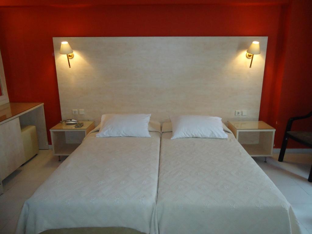 Postel nebo postele na pokoji v ubytování Helena Hotel