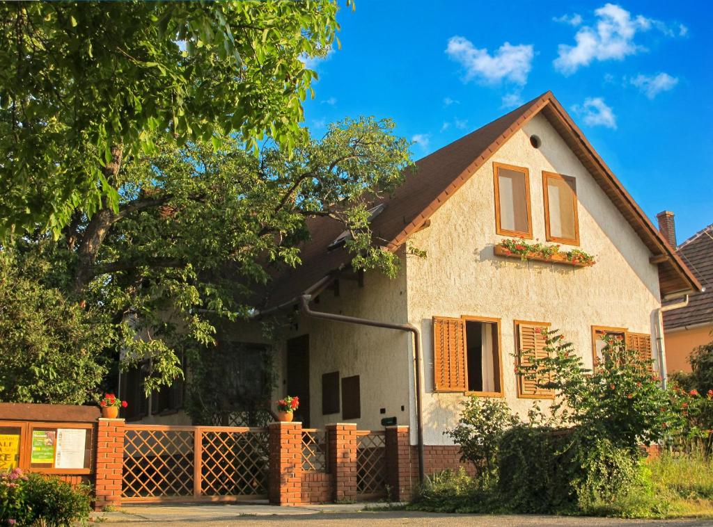 a house with a fence in front of it at Foki Apartman in Sopron-Balf
