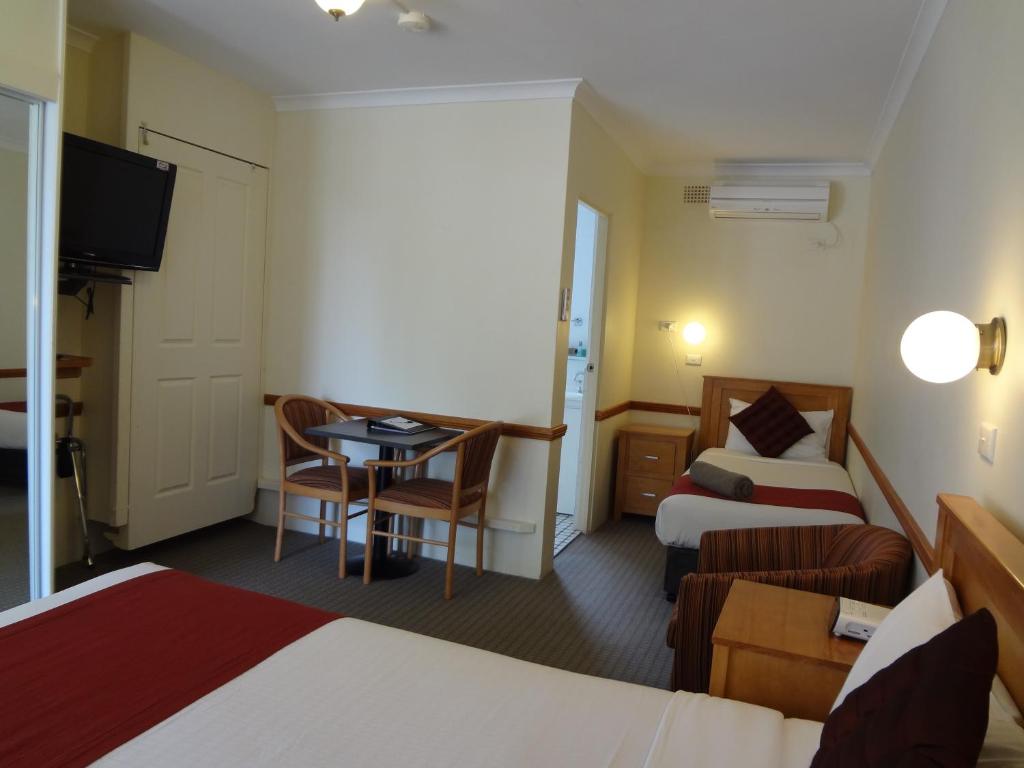 Postel nebo postele na pokoji v ubytování Three Explorers Motel