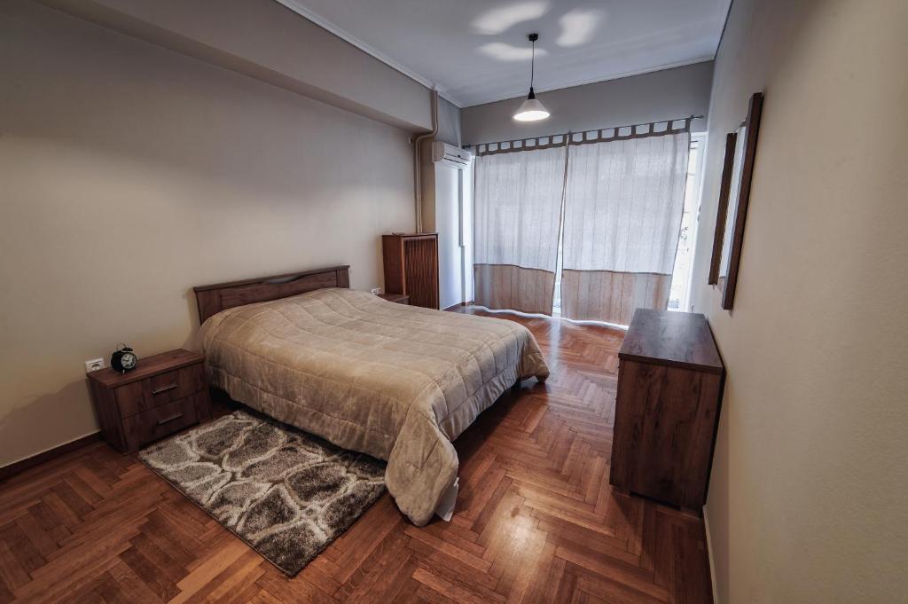 Gulta vai gultas numurā naktsmītnē Athens' Classiest Neighborhood Renovated Apartment