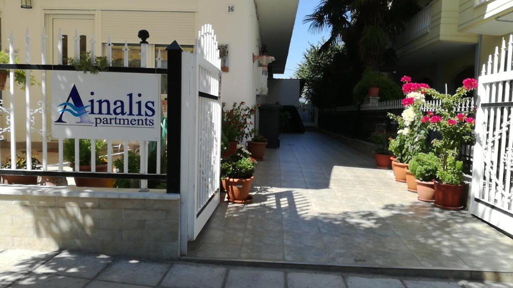 Certifikát, hodnocení, plakát nebo jiný dokument vystavený v ubytování Ainalis Apartments