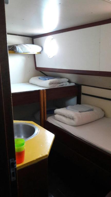 Postel nebo postele na pokoji v ubytování Intersail Hostel - Avontuur