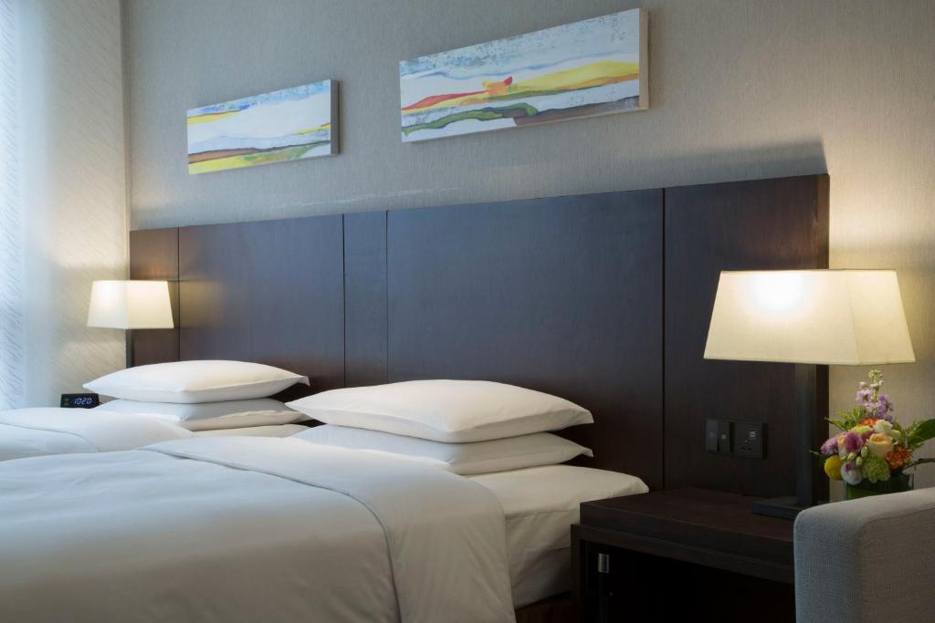Postel nebo postele na pokoji v ubytování Hyatt Place Shanghai New Hongqiao