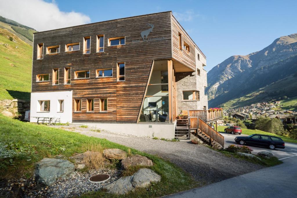 Nespecifikovaný výhled na hory nebo výhled na hory při pohledu z hotelu