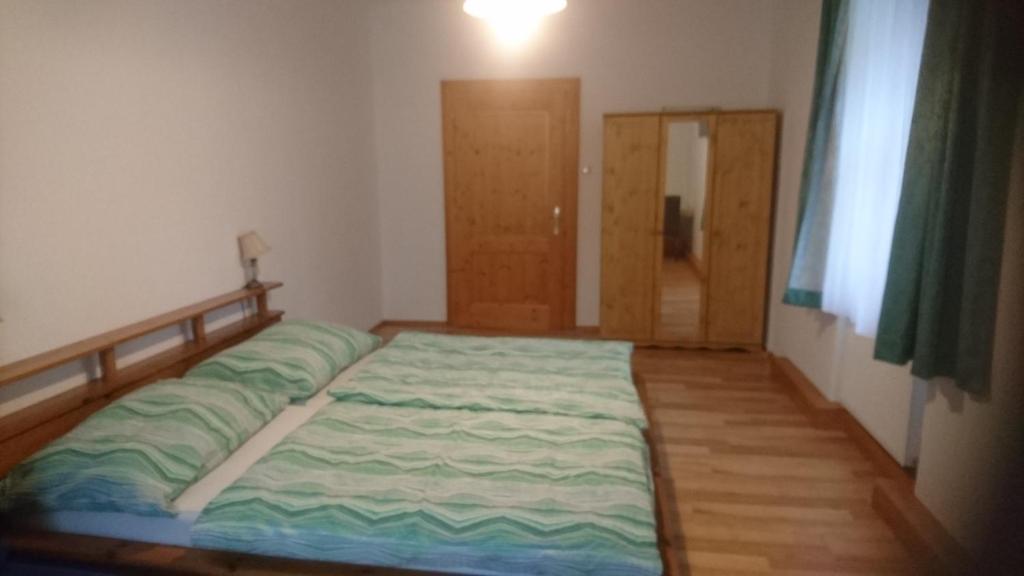 Postel nebo postele na pokoji v ubytování Stanglwirt Frühstückspension