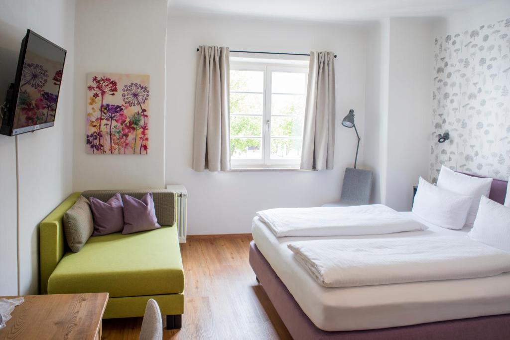 Postel nebo postele na pokoji v ubytování Wailtl Hotel