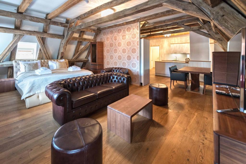 Postel nebo postele na pokoji v ubytování Wellness Hotel Republika 24 Apartments