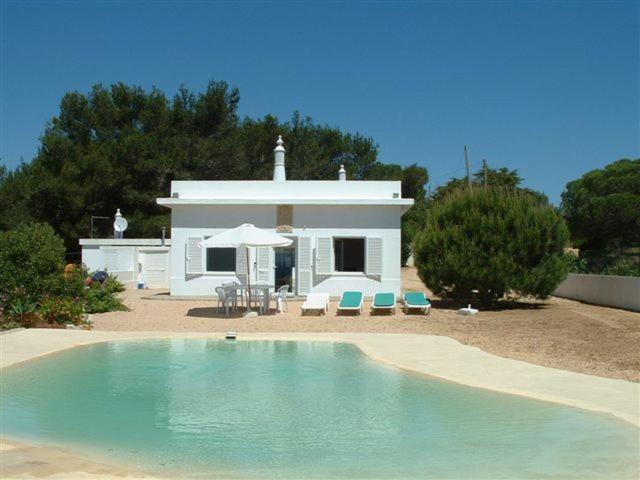 a house with a swimming pool in front of it at Casa da Guarda in Alvor