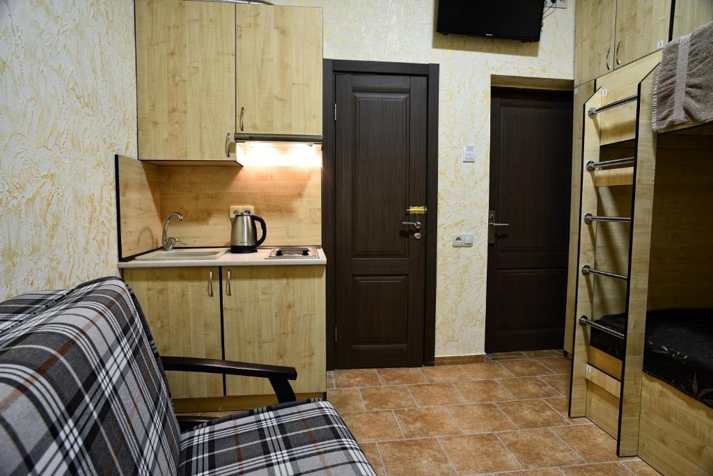 Kuchyň nebo kuchyňský kout v ubytování Logovo Hostel