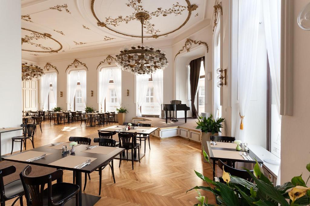 Restauracja lub miejsce do jedzenia w obiekcie B&B Hotel Praha