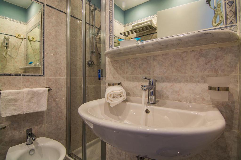 Koupelna v ubytování Hotel Doriana