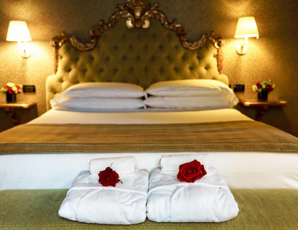 Postel nebo postele na pokoji v ubytování Hotel Valadier