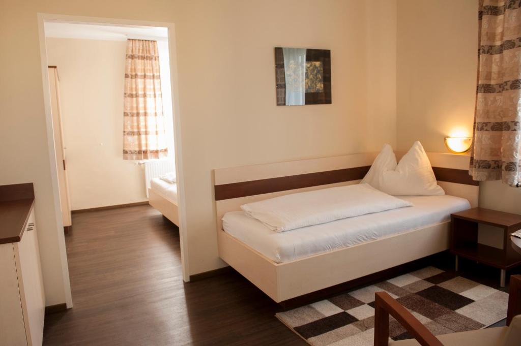 Postel nebo postele na pokoji v ubytování Hotel Guidassoni