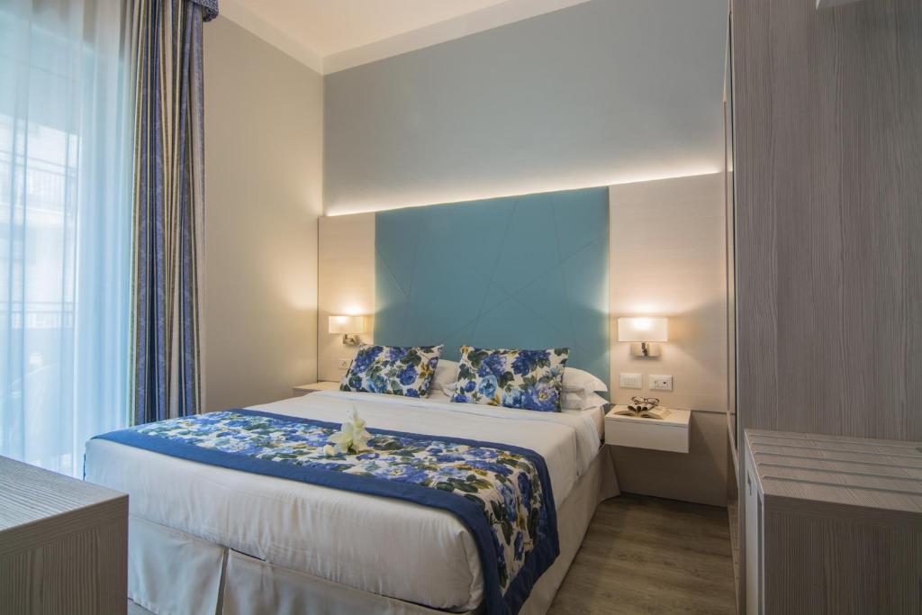 Postel nebo postele na pokoji v ubytování Hotel Doriana