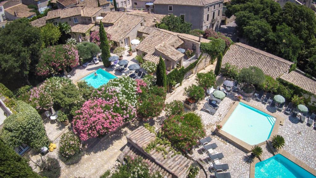an aerial view of a resort with two swimming pools at L'Enclos des Lauriers Roses in Cabrières