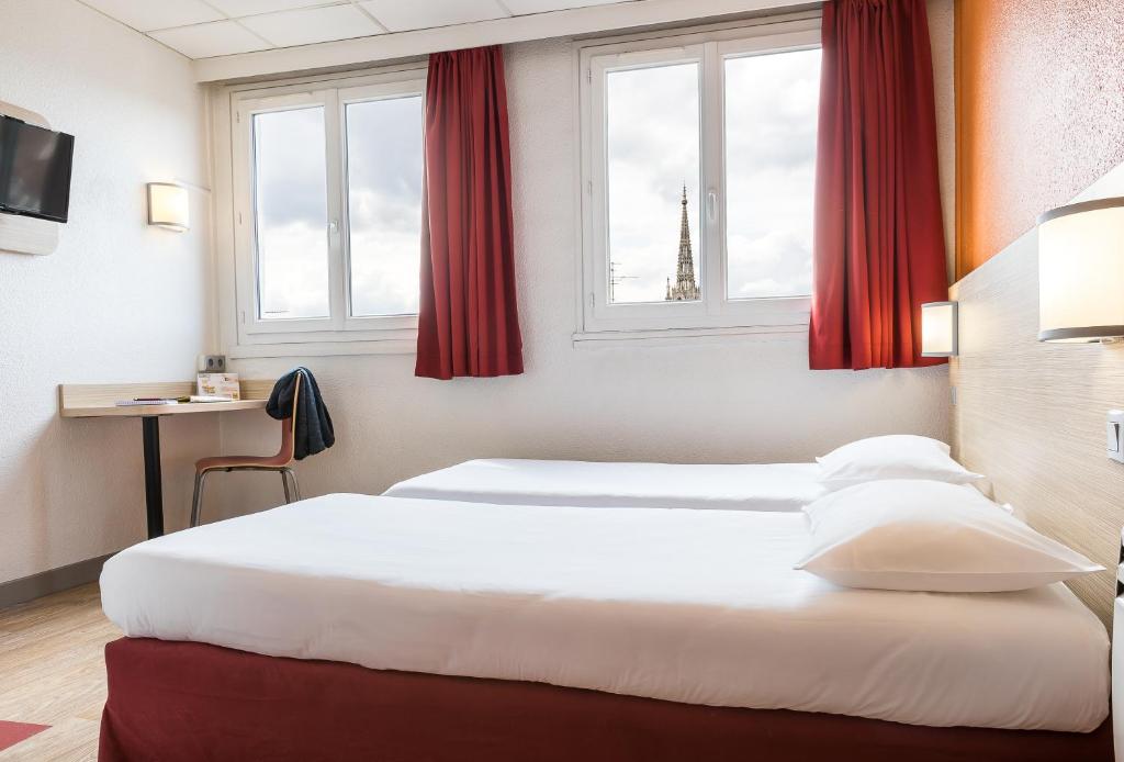 
A bed or beds in a room at Première Classe Lille Centre
