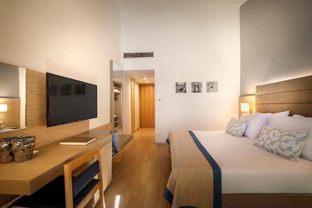 Valamar Argosy Hotel - Special Offer - Twin Room With Airport Transfer Package