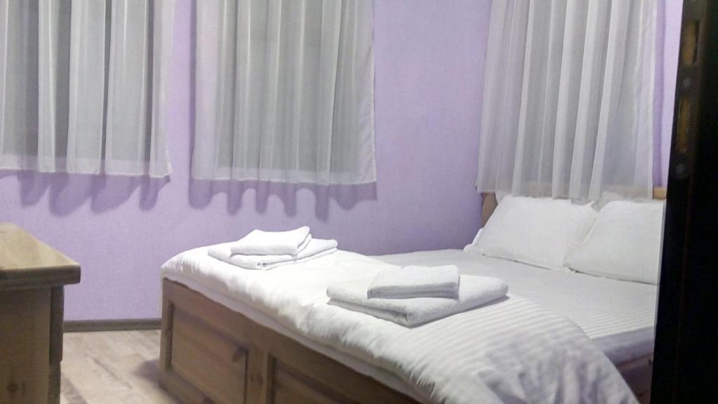 Postel nebo postele na pokoji v ubytování Guesthouse White Margarit