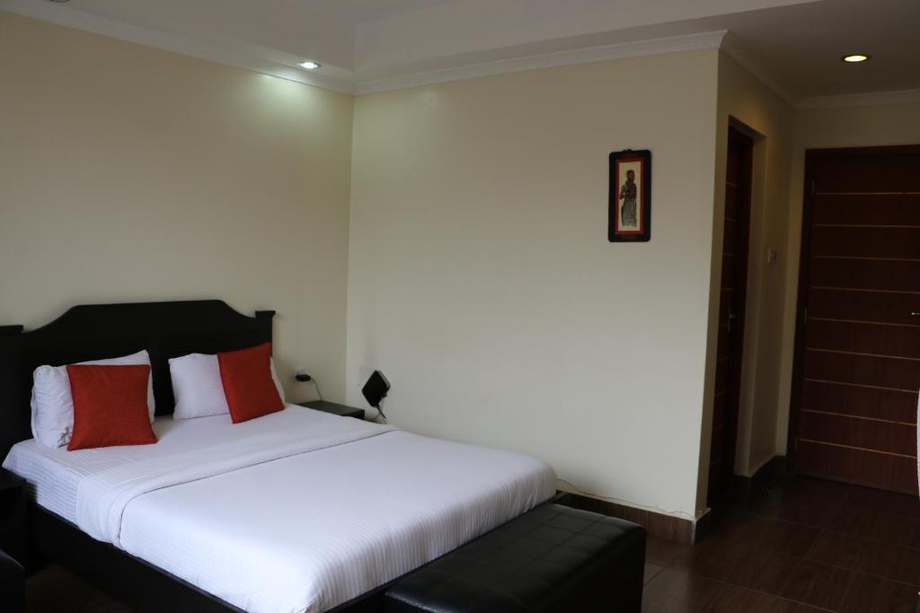 Postel nebo postele na pokoji v ubytování Gigiri Express Hotel