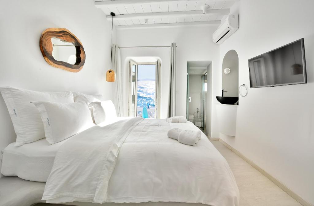 A bed or beds in a room at Little Venice Suites