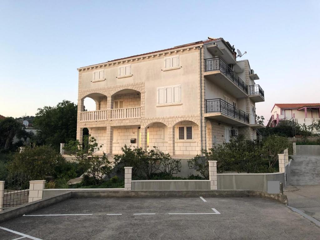Budova, v ktorej sa apartmán nachádza