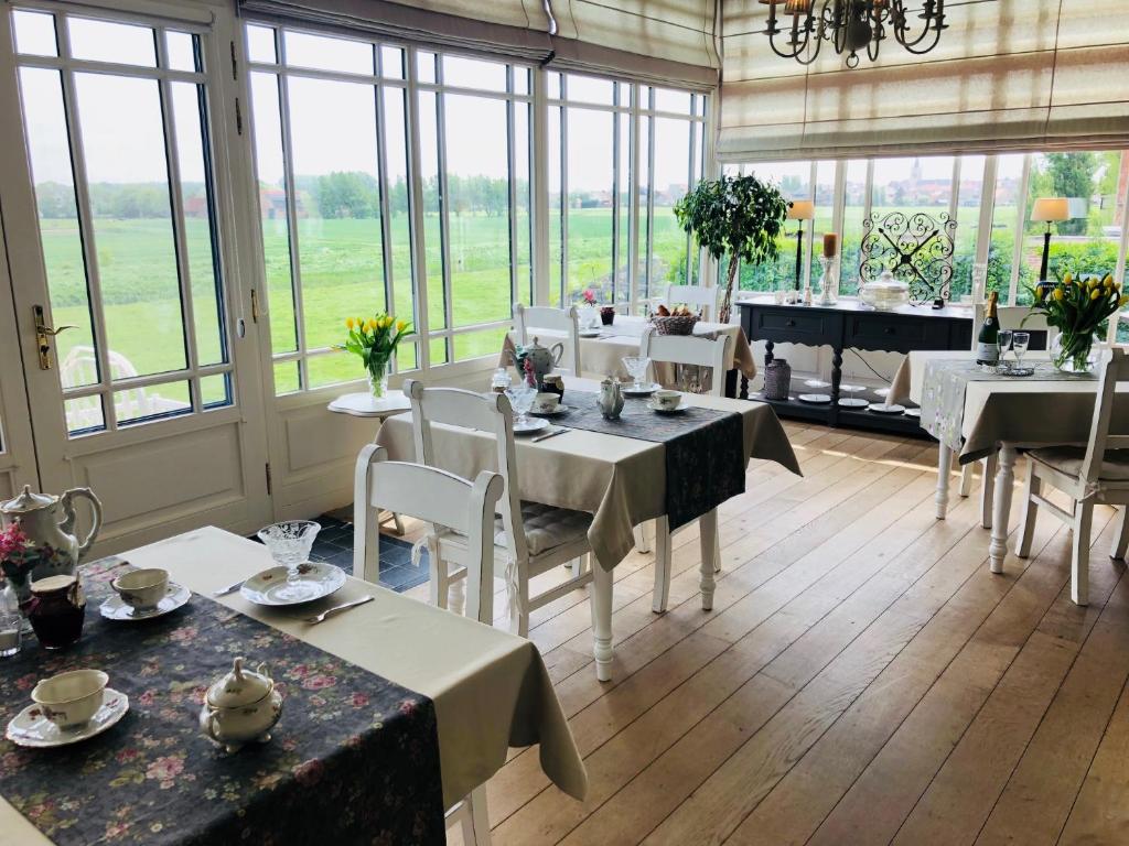 Restaurace v ubytování Bed & Breakfast Het Zilte Zand - luxe ontbijt - gratis parking - Westende Middelkerke