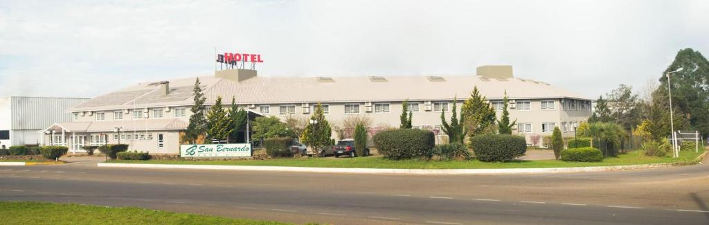 a large white building on the side of a street at San Bernardo Park Hotel in Vacaria