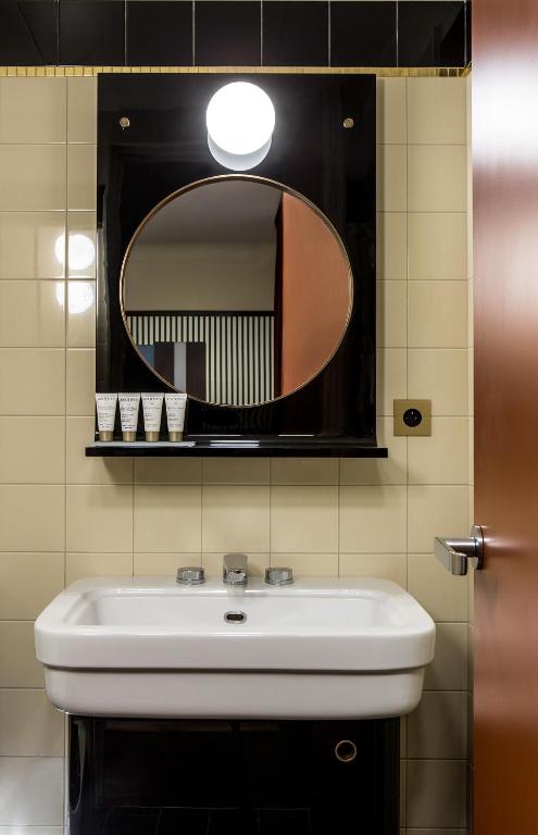 Hôtel du Rond-point des Champs-Élysées - Esprit de France - Resim 39