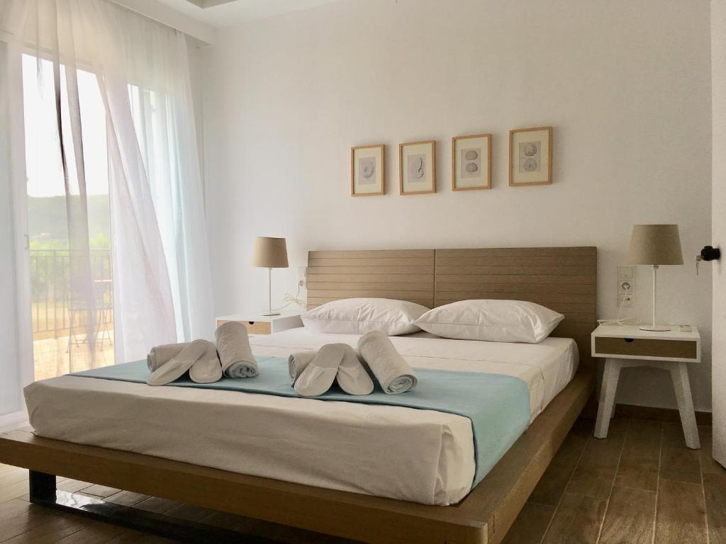 Postel nebo postele na pokoji v ubytování Alegria Kefalonia