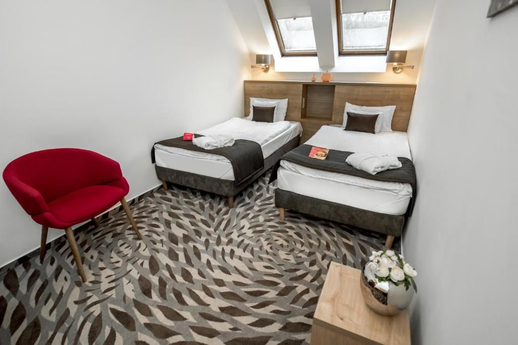 Postel nebo postele na pokoji v ubytování Rubin Wellness & Conference Hotel