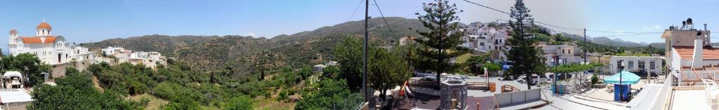 A general mountain view or a mountain view taken from Az apartmant