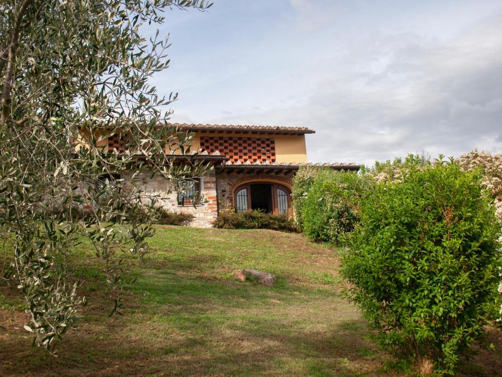 a stone house in the middle of a yard at La Casa dell' Ambra - Charming old barn in Rignano sullʼArno