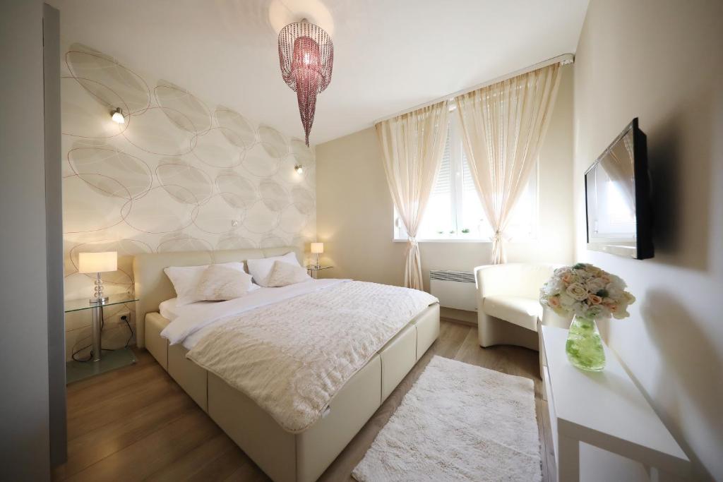 Posteľ alebo postele v izbe v ubytovaní Top Apartments Zadar