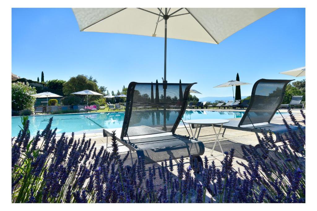 Bazén v ubytování Hotel Les Bories & Spa nebo v jeho okolí