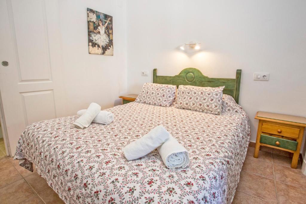 Łóżko lub łóżka w pokoju w obiekcie Casa Jerez Alameda del Banco