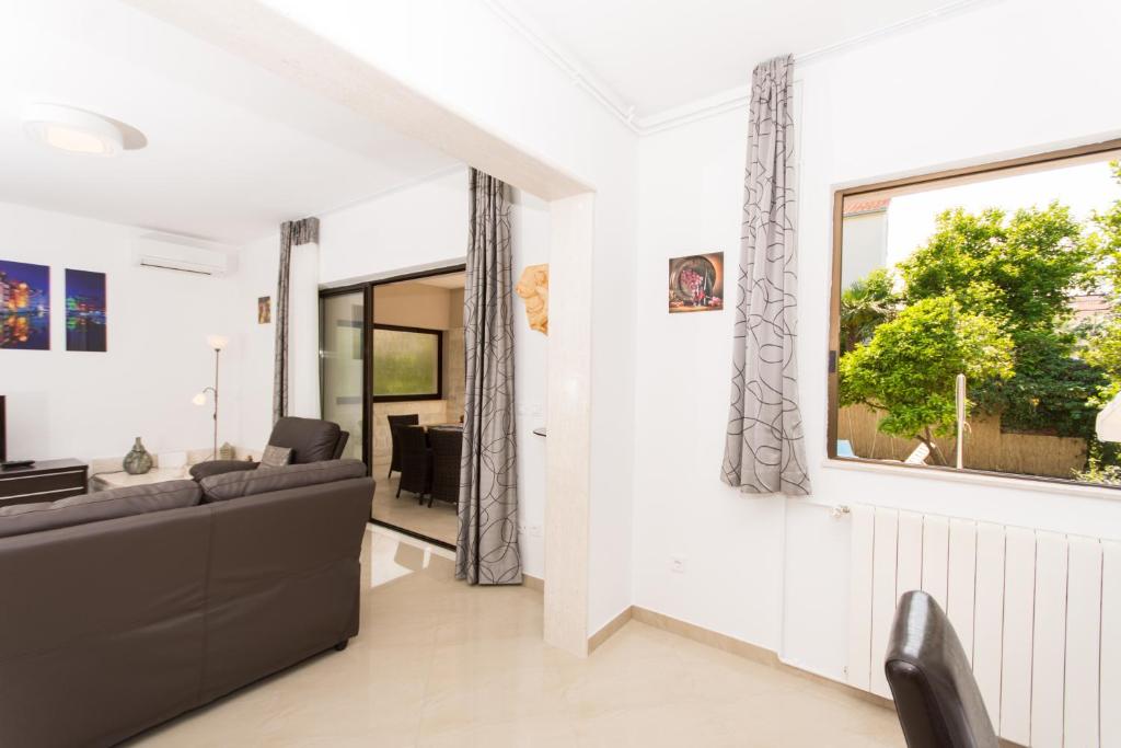 Televízia a/alebo spoločenská miestnosť v ubytovaní Holiday home Ruzmarin