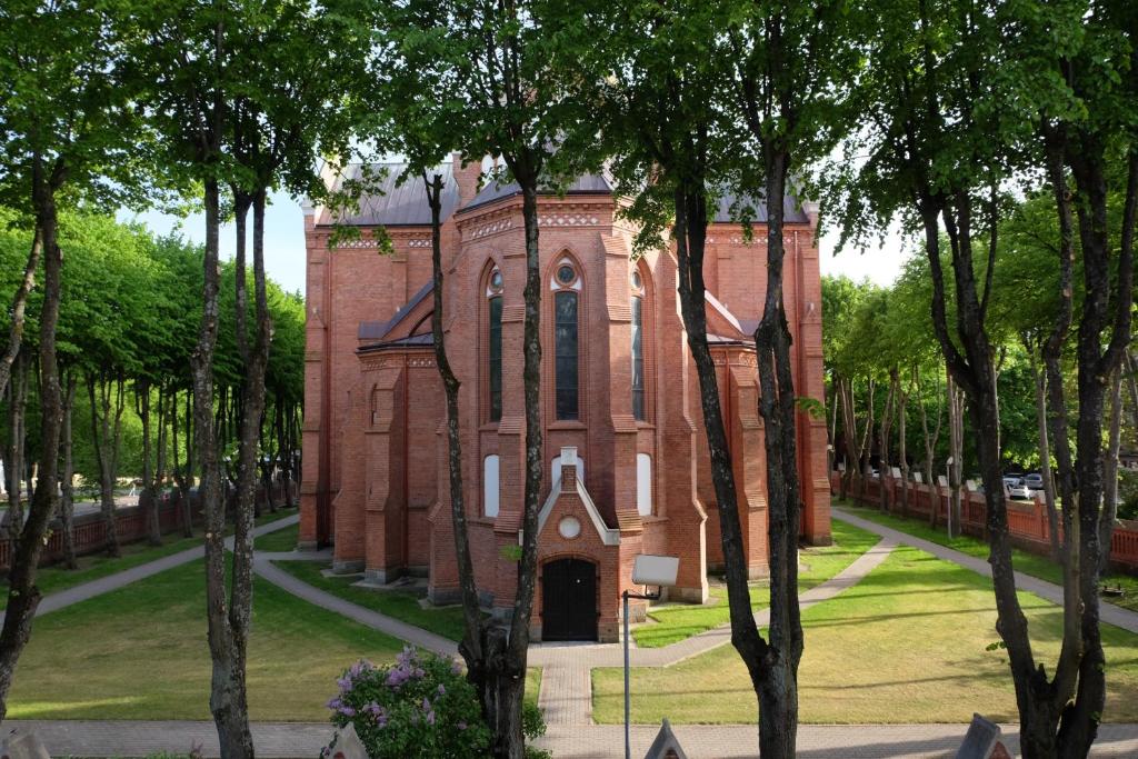 Miškas tesisinin dışında bir bahçe