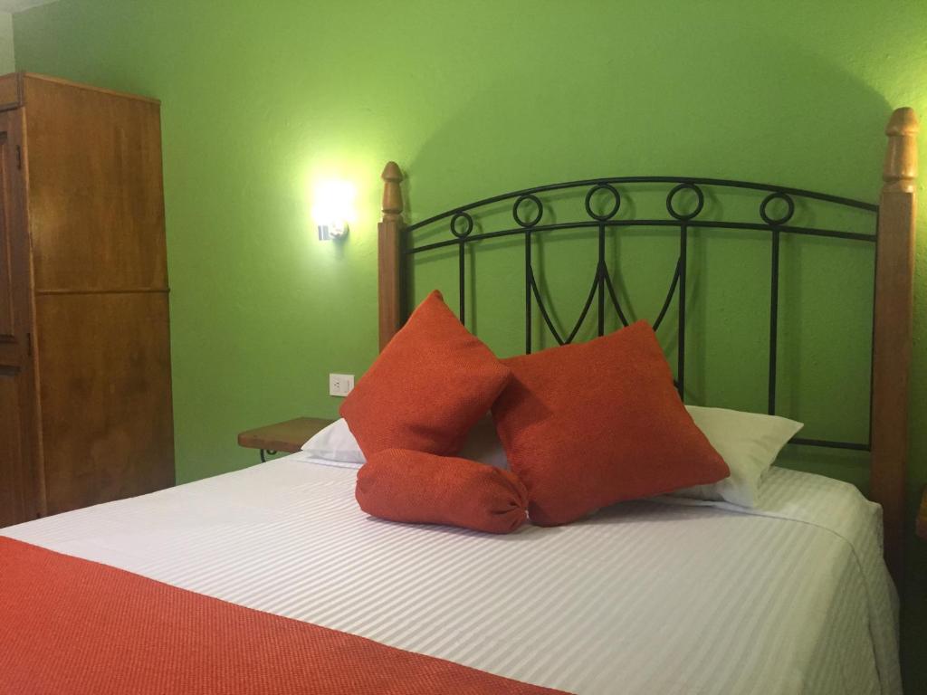 Postel nebo postele na pokoji v ubytování Hotel RV Park San Ramón