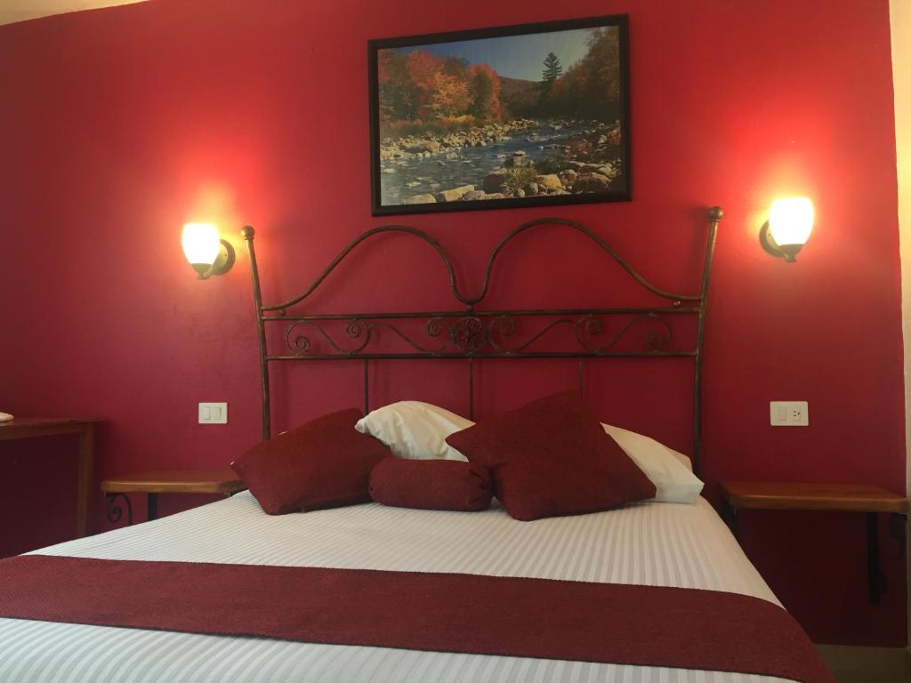 Postel nebo postele na pokoji v ubytování Hotel RV Park San Ramón
