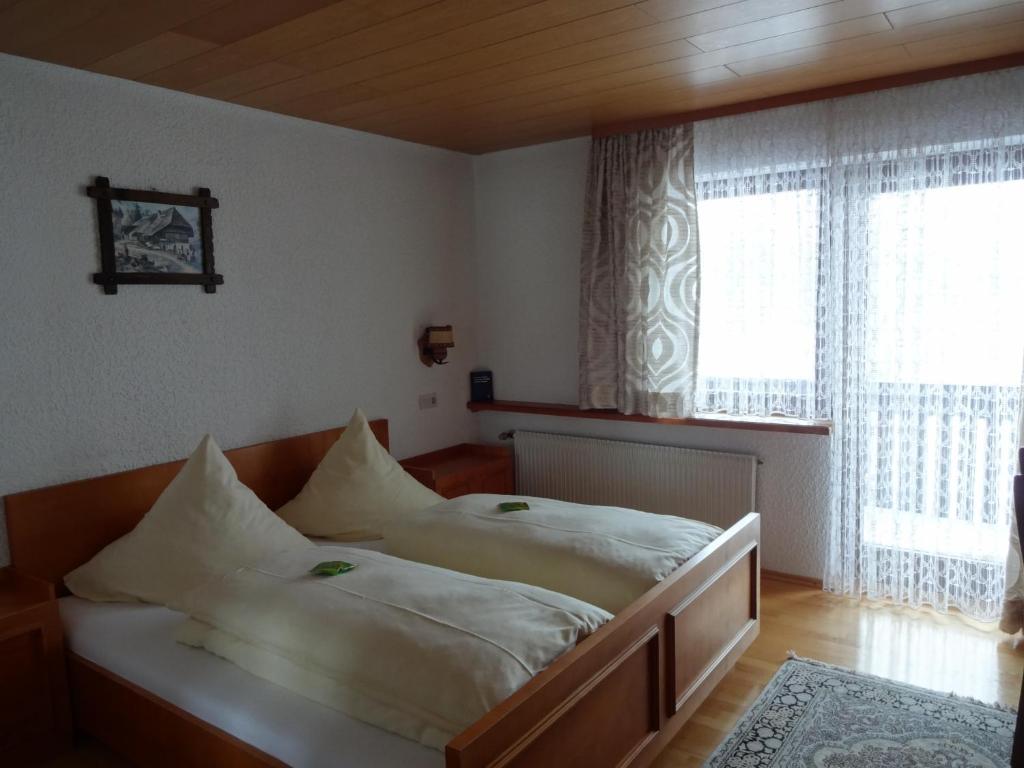 Postel nebo postele na pokoji v ubytování Hochschwarzwald-Hof