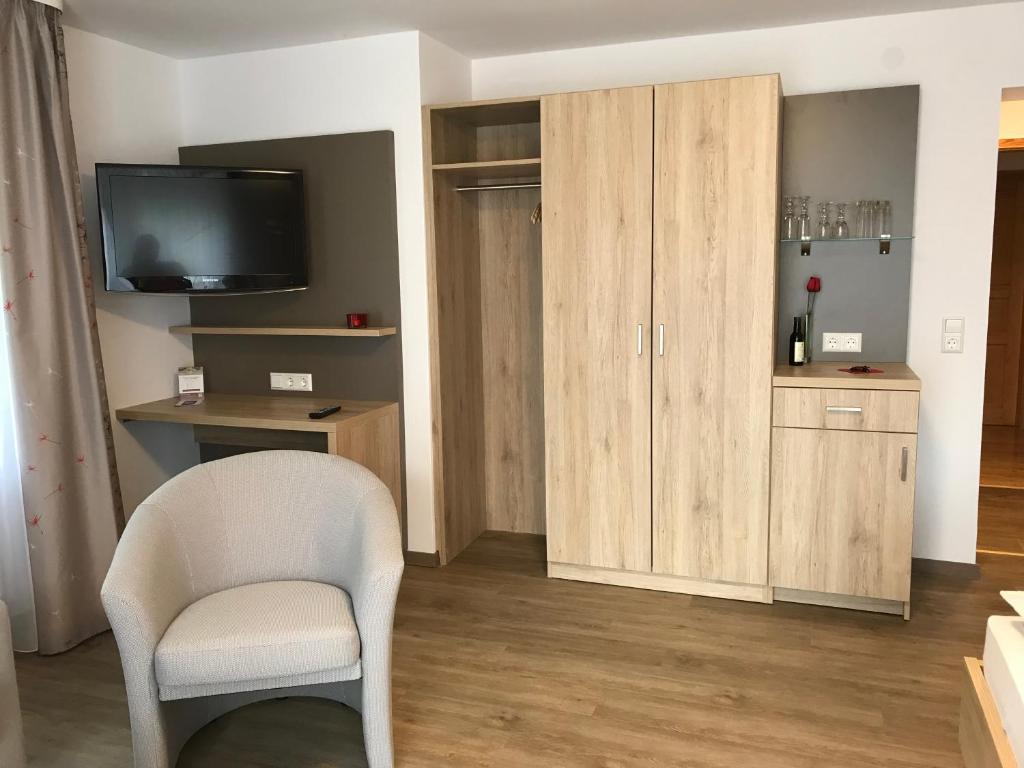 TV a/nebo společenská místnost v ubytování Gasthaus Zur Erle