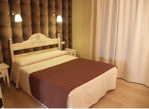 Postel nebo postele na pokoji v ubytování HOSTAL-CAFE GUTGRECO