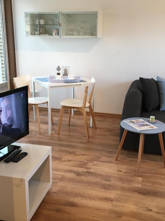 TV a/nebo společenská místnost v ubytování FeWo Piper